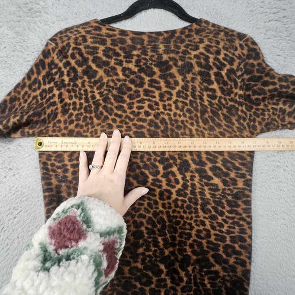 White + Warren Sweater Womens L Leopard Print 100% Cashmere Mob Wife Luxury Top - Picture 8 of 10